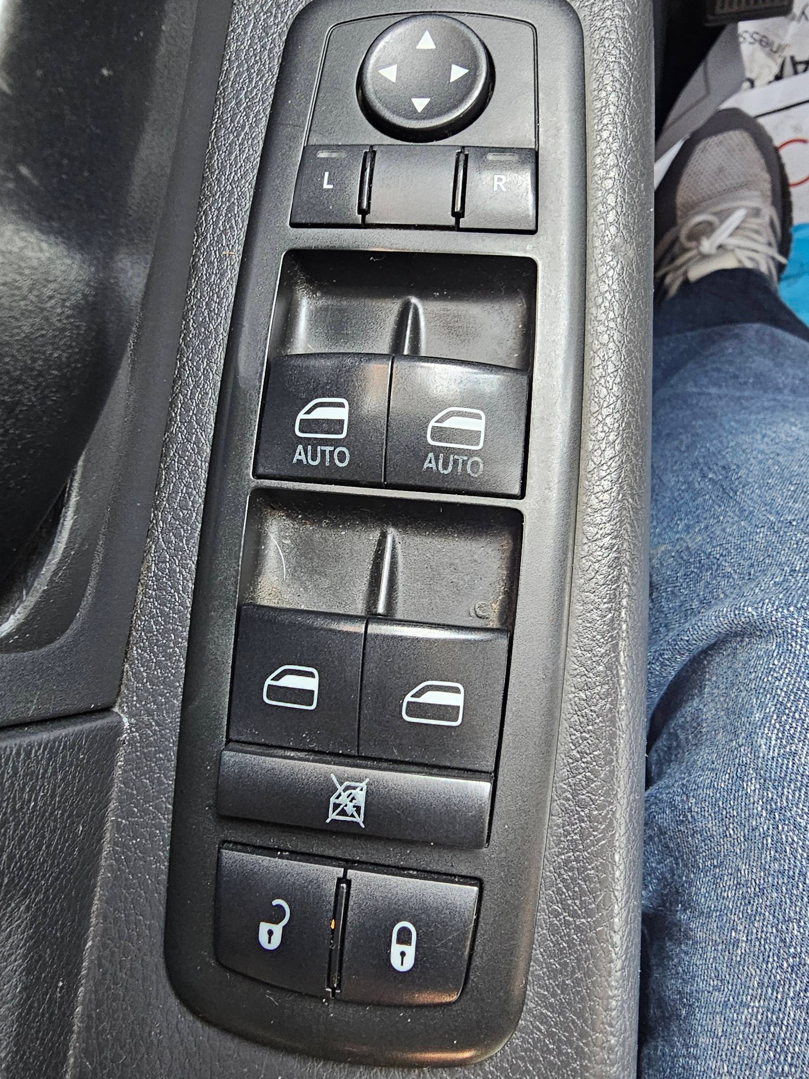 2011 DODGE RAM 1500 - Image 5