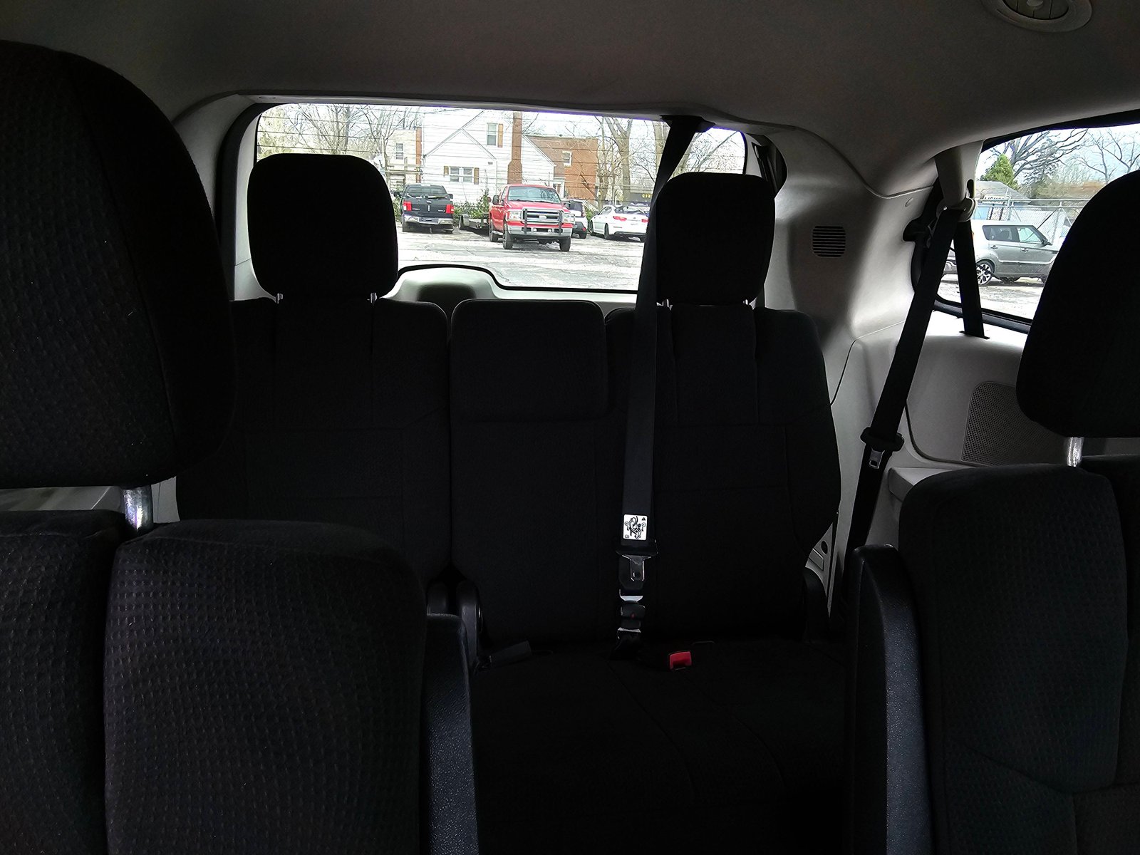 2011 DODGE GRAND CARAVAN - Image 11