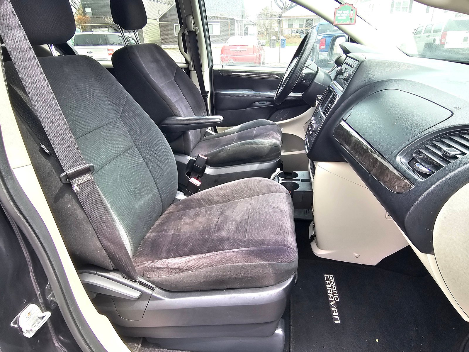 2011 DODGE GRAND CARAVAN - Image 13