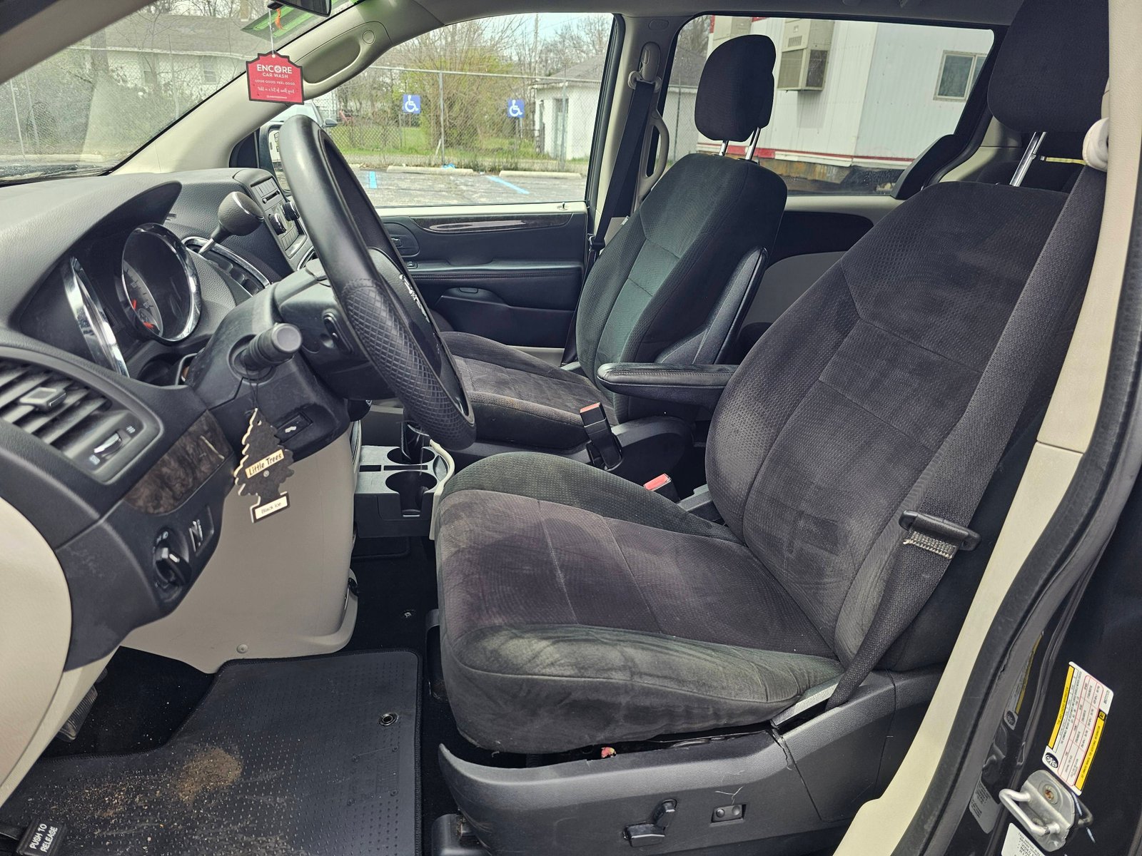 2011 DODGE GRAND CARAVAN - Image 15