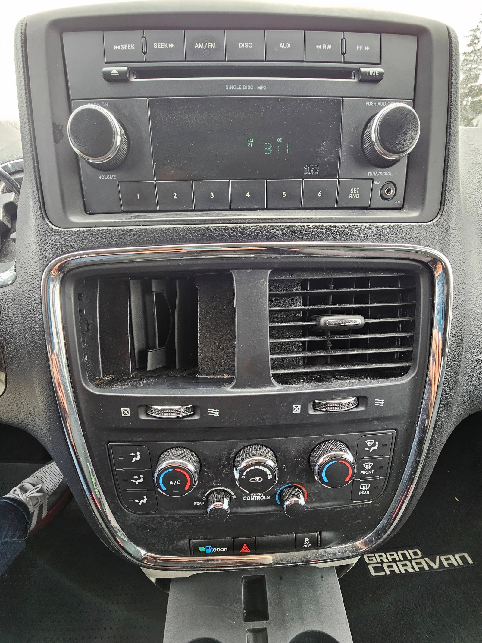 2011 DODGE GRAND CARAVAN - Image 18