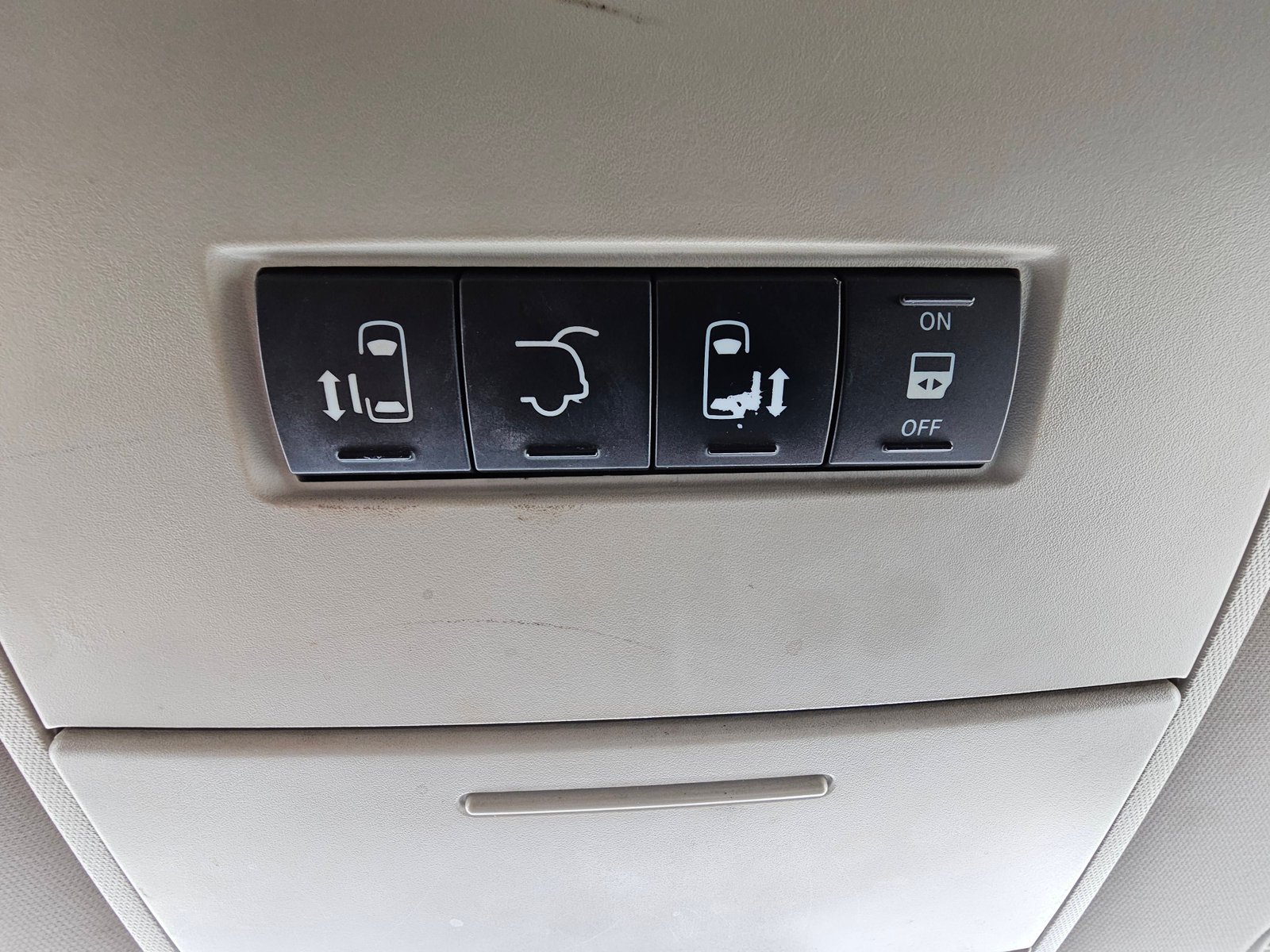 2011 DODGE GRAND CARAVAN - Image 20