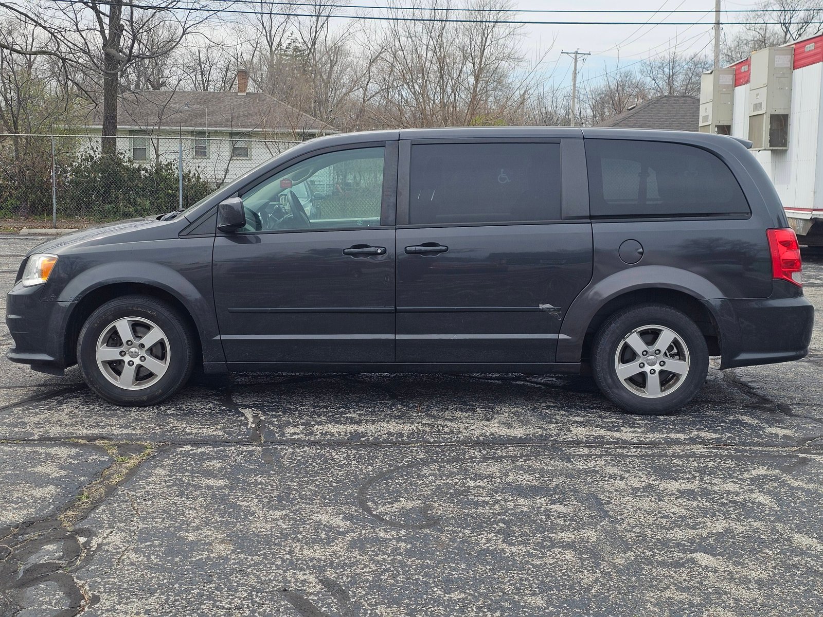 2011 DODGE GRAND CARAVAN - Image 3