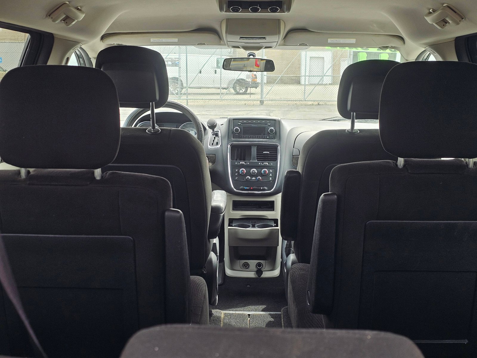 2011 DODGE GRAND CARAVAN - Image 8