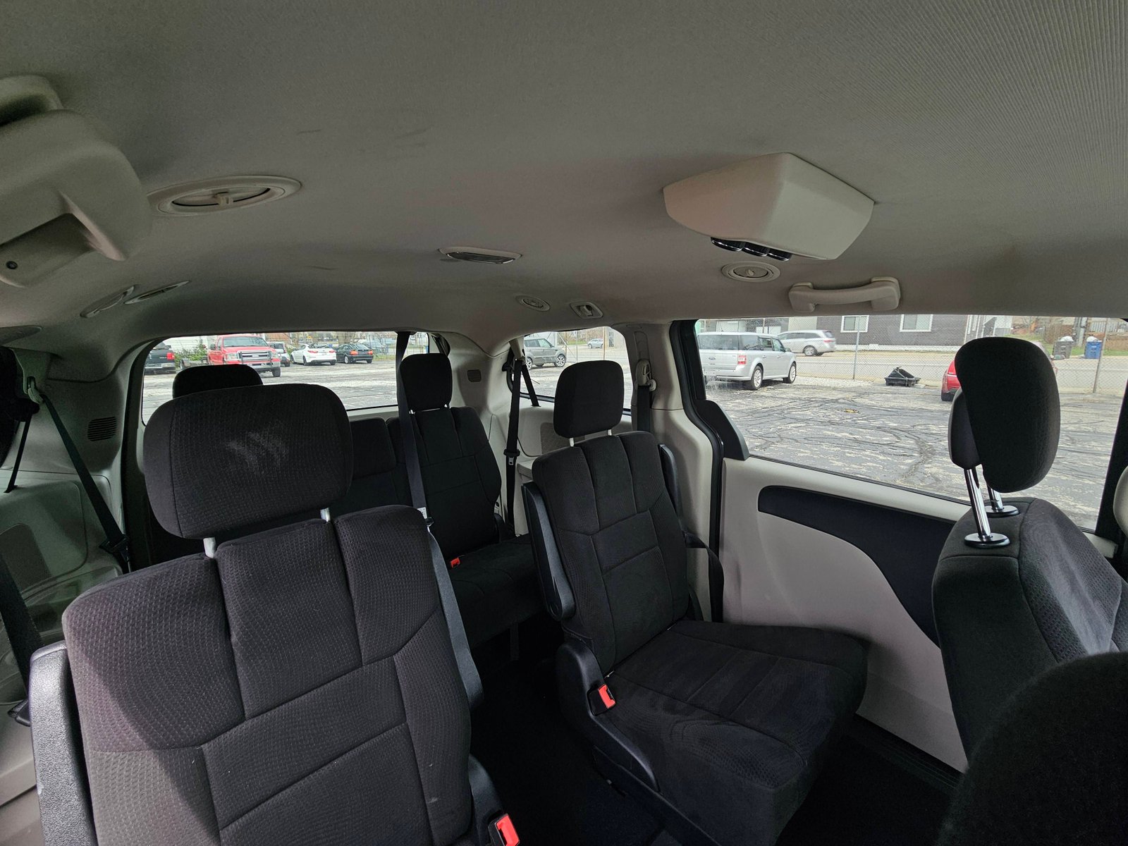 2011 DODGE GRAND CARAVAN - Image 9